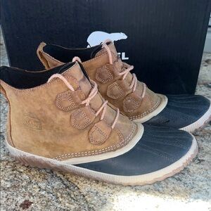 Sorel Out N About Brown and Black Ankle Boots